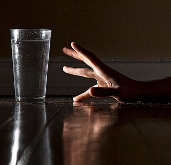 Những dấu hiệu báo động bạn uống không đủ nước