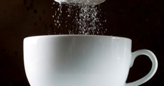 Vì sao nhiều người thích cho đường vào cà phê?