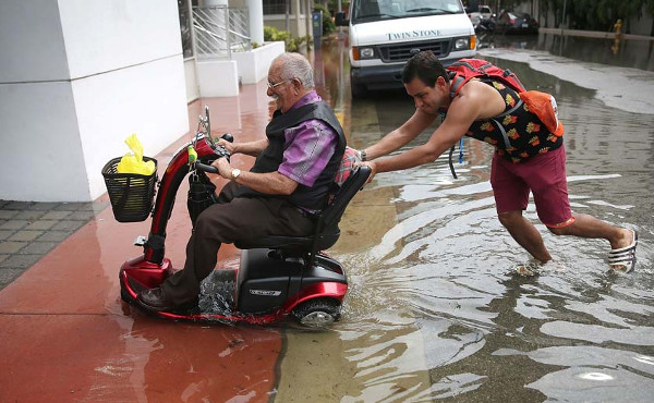 Siêu mặt trăng gây siêu thủy triều khắp thế giới