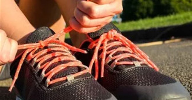 Thắt dây giày như nào cho chặt: bí ẩn còn chưa có lời giải