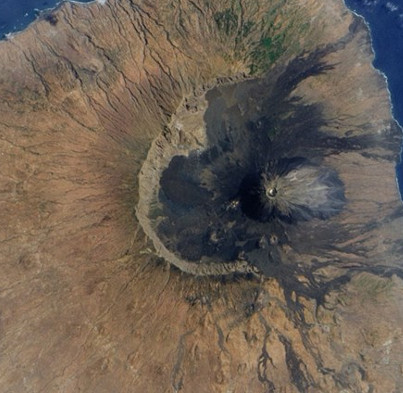 Bằng chứng về núi lửa sụp đổ gây siêu sóng thần lớn nhất lịch sử