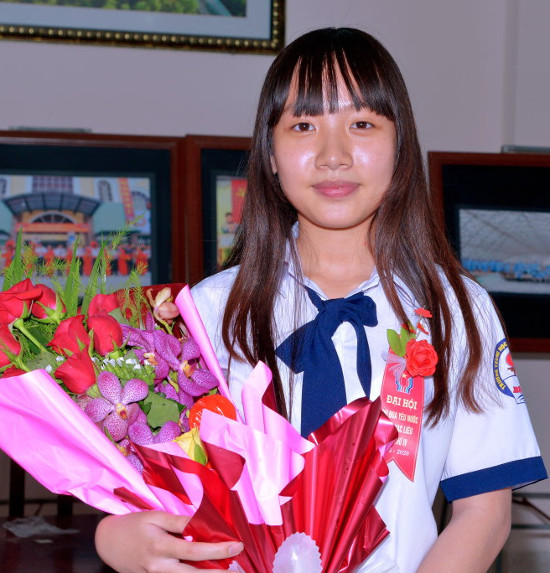Cô học trò lớp 9 sáng chế nhang trừ muỗi từ bã trà