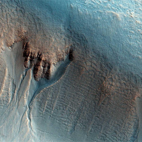 Sao Hỏa có thể từng có nhiều hồ đầy ắp nước suốt 10.000 năm