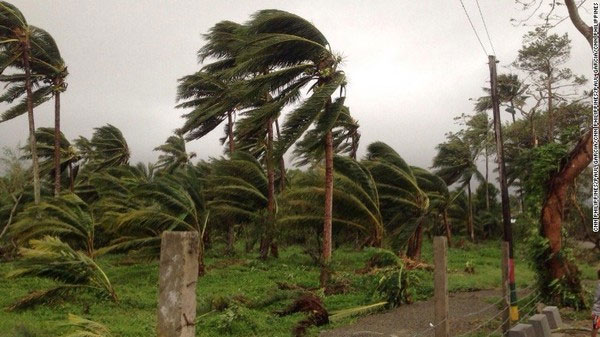 Siêu bão Koppu đổ bộ vào Philippines gây lở đất