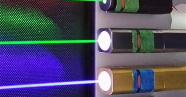 Cần bao nhiêu cây bút laser để chế tạo vũ khí giết người?