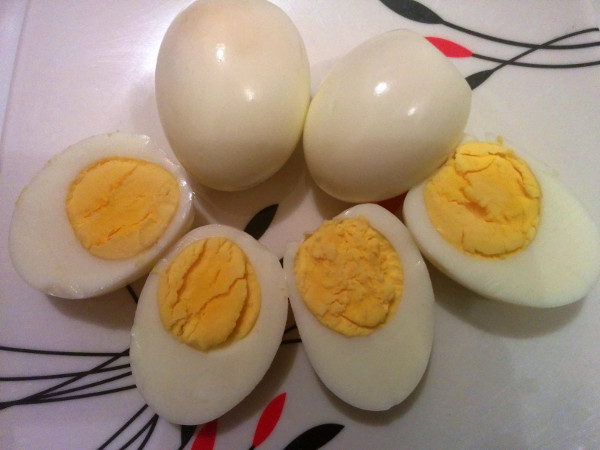 Video: Cách luộc trứng đơn giản bằng lò vi sóng