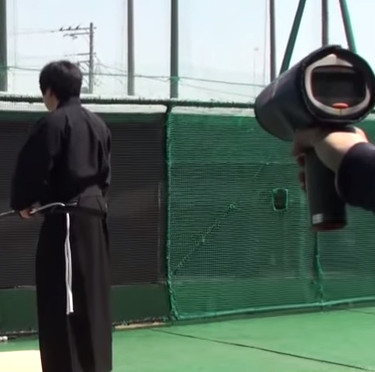 Video: Võ sĩ Nhật chém đứt đôi quả bóng đang bay với vận tốc 161km/h