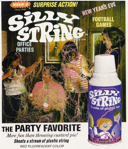 Bình xịt Silly String và những bí mật trong sợi bọt nhựa