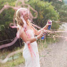 Bình xịt Silly String và những bí mật trong sợi bọt nhựa