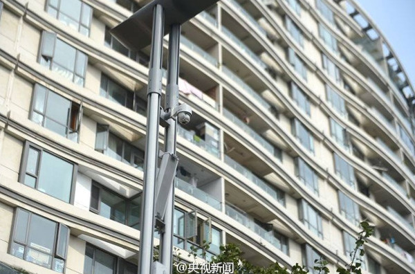 Trung Quốc lắp đèn đường phát sóng wifi, sạc điện