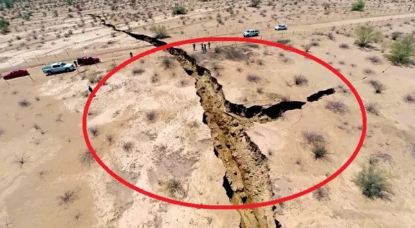 Cận cảnh khe nứt khổng lồ có thể tạo nên một đại dương mới