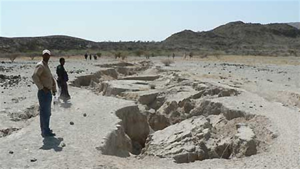 Cận cảnh khe nứt khổng lồ có thể tạo nên một đại dương mới