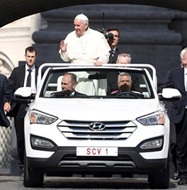 Khám phá những chiếc xe đặc biệt của Giáo hoàng