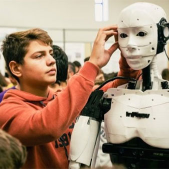 Người chế tạo robot in 3D trẻ nhất thế giới