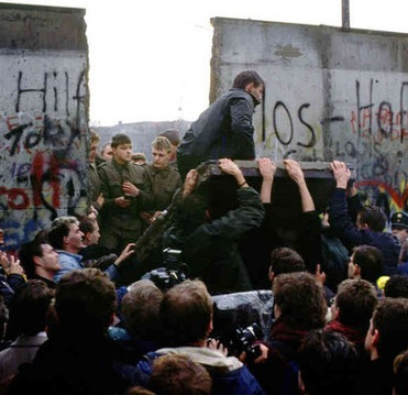 9/11/1989 - Bức tường Berlin sụp đổ, nước Đức thống nhất