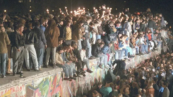 9/11/1989 - Bức tường Berlin sụp đổ, nước Đức thống nhất