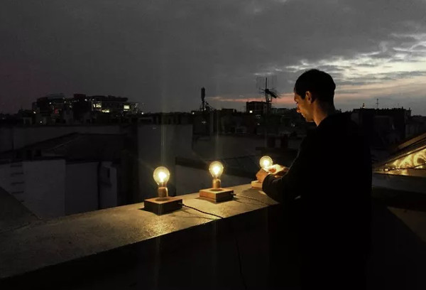 Video: Flyte - Bóng đèn "lơ lửng" có thể chiếu sáng 22 năm