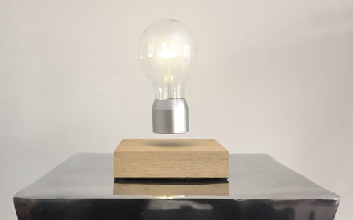 Video: Flyte - Bóng đèn "lơ lửng" có thể chiếu sáng 22 năm