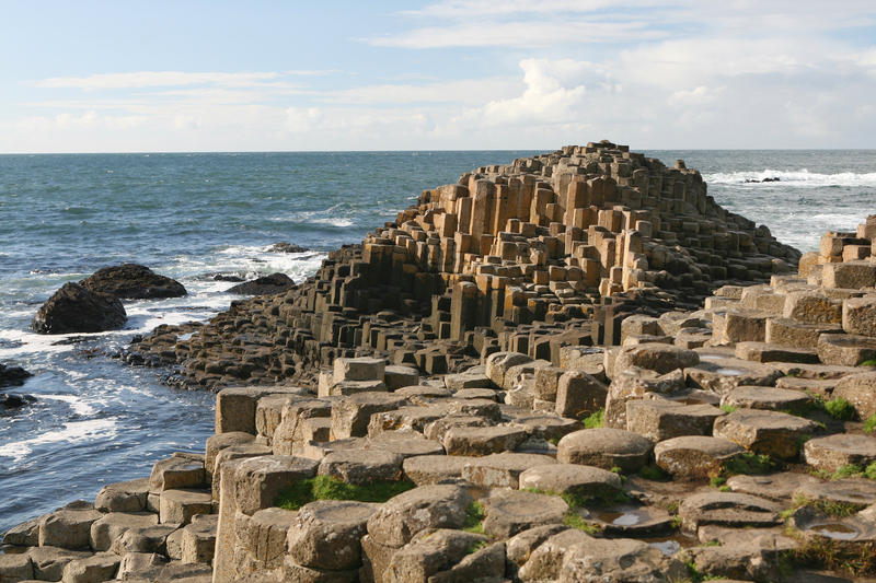 Rocas extrañas en la naturaleza.