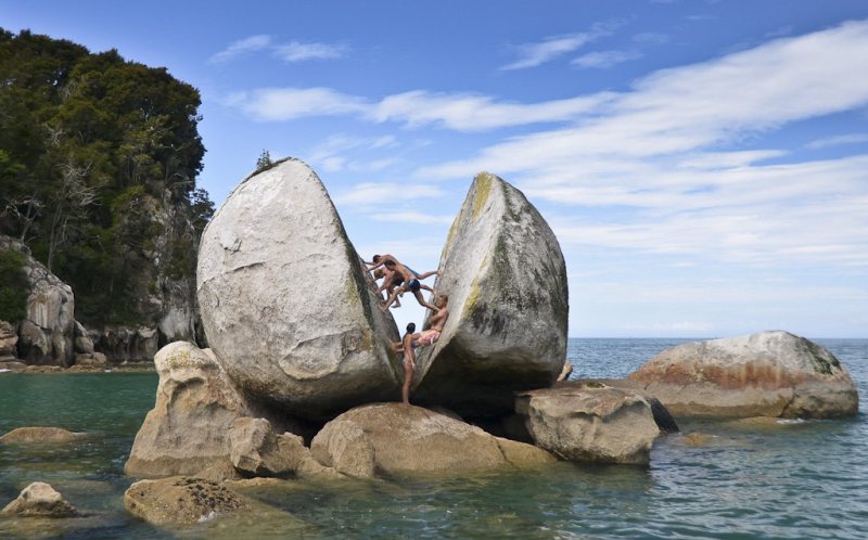 Rocas extrañas en la naturaleza.