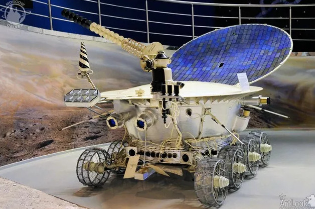 10/11/1970 - Xe tự hành Lunokhod-1 của Liên Xô được phóng lên vũ trụ