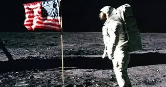 Điều gì đã xảy ra với những lá cờ được để lại trên Mặt trăng?