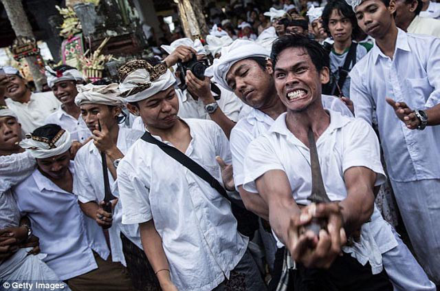Nghi lễ tôn giáo rùng rợn nhất trên thế giới