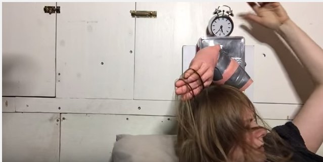 Video: Đồng hồ báo thức thô lỗ nhất thế giới