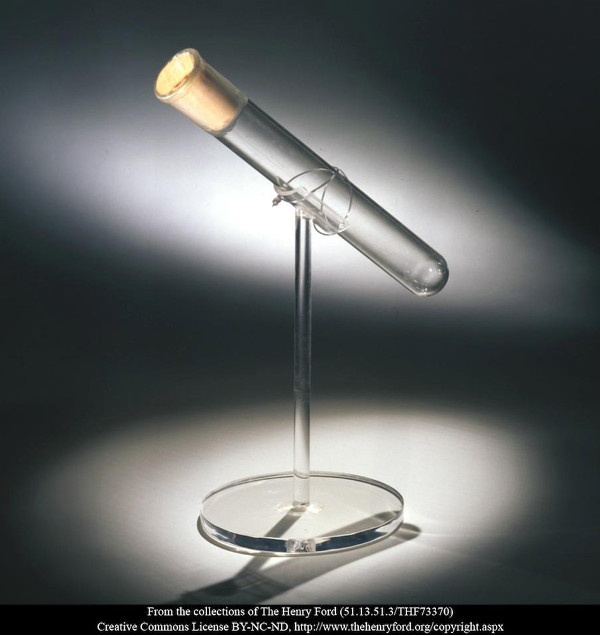 Ống nghiệm chứa hơi thở cuối cùng của Thomas Edison