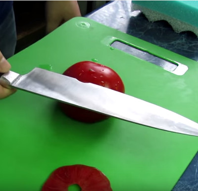 Video: Hãy xem một chiếc dao sắc có thể làm được những gì?