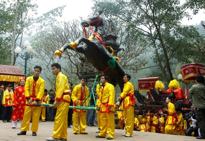 Hội Gióng ở đền Phù Đổng và đền Sóc