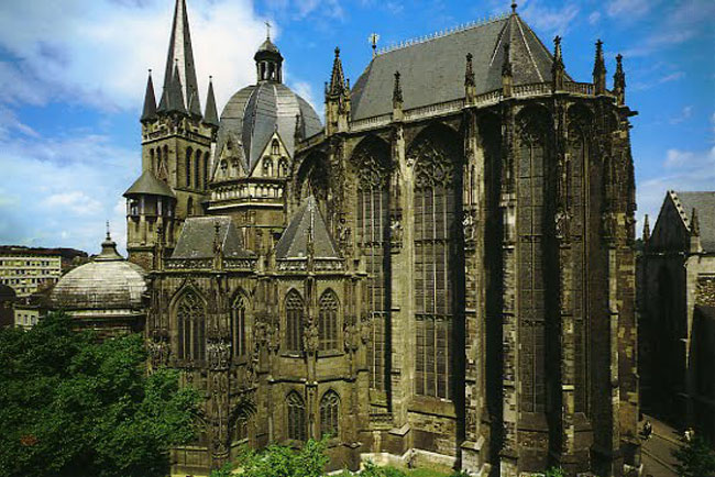 Nhà thờ chính tòa Aachen - Đức