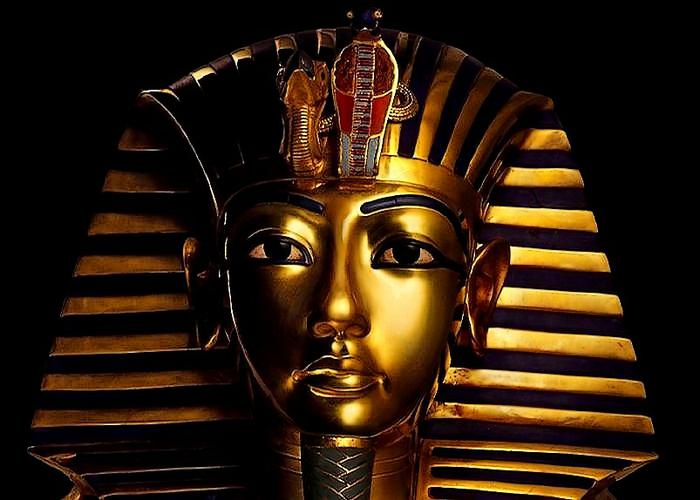 Không chỉ được sinh ra trong mối quan hệ cận huyết, vua Tutankhamun cũng đã kết hôn với người chị gái của mình là Ankhesenamun.