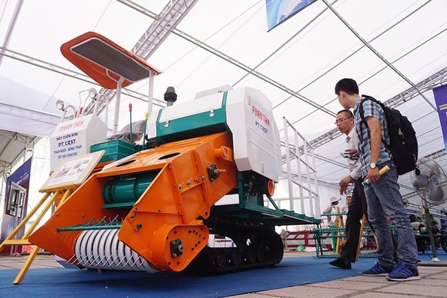 Kỹ sư nông dân và chiếc máy biến rơm thành tiền