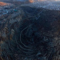 Mỏ bạc "nuốt" dần thành phố 400 tuổi trên dãy Andes