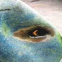 Chuyện lạ: Hòn đá có mắt, biết khóc như người