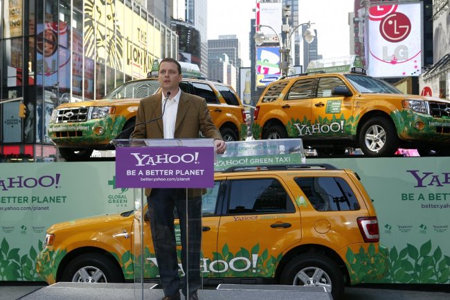 Tại sao Yahoo màu tím, Google bảy sắc còn Facebook có màu xanh da trời?