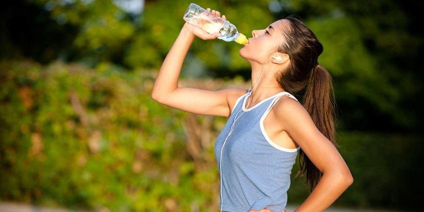 Những hiểu sai cực nổi tiếng và dai dẳng về uống nước