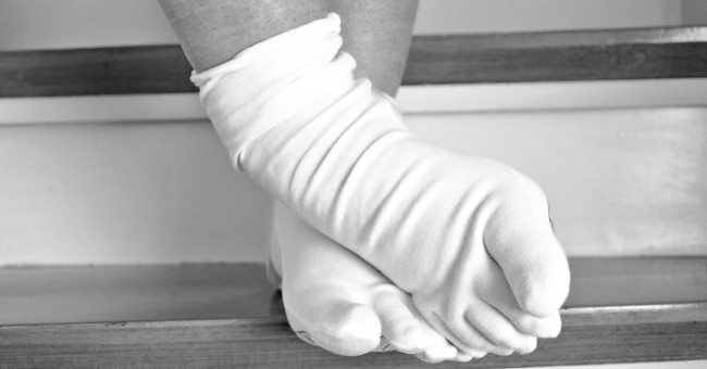 Vớ tạo ra điện năng từ nước tiểu, dùng trong tình huống khẩn cấp