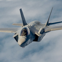 15/12/2006 - Máy bay tiêm kích Lockheed Martin F-35 Lightning II tiến hành chuyến bay đầu tiên