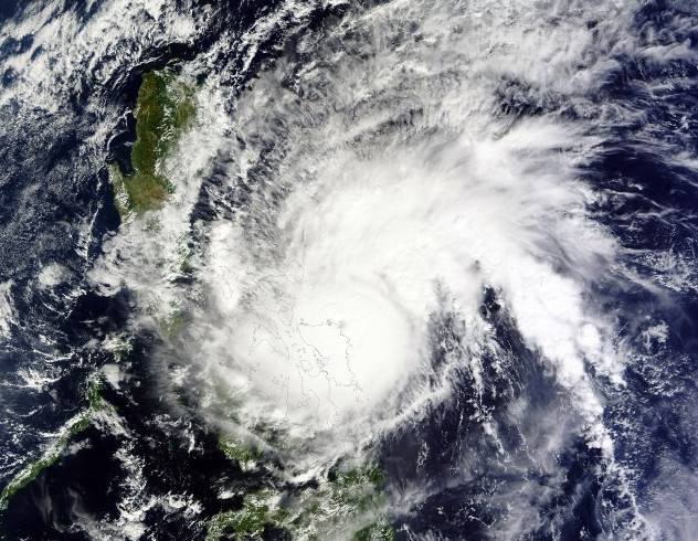 Siêu bão Melor đổ bộ Philippines, 3 người chết