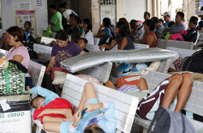 Siêu bão Melor đổ bộ Philippines, 3 người chết