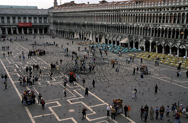 Venice còn được nhiều người biết đến với tháp đồng hồ Toore dell