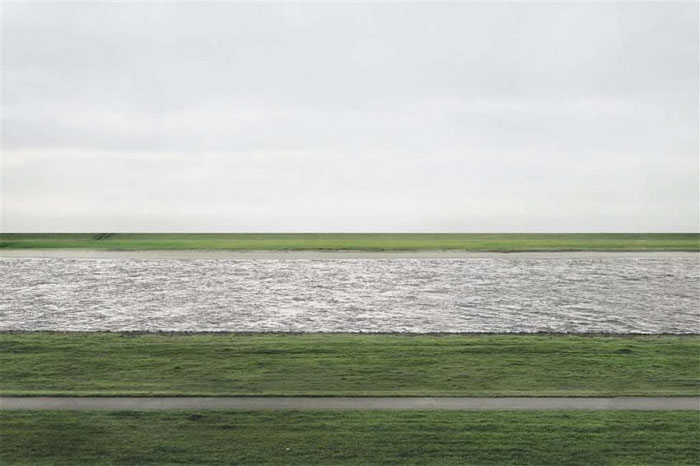 Tác phẩm "Rhein II" của Andreas Gursky, trị giá 4,3 triệu USD.
