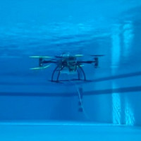 Độc đáo drone vừa biết bay vừa biết... bơi
