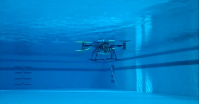 Độc đáo drone vừa biết bay vừa biết... bơi