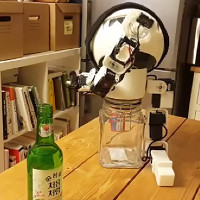 Drinky: Robot bạn nhậu đầu tiên trên thế giới ra đời tại Hàn Quốc