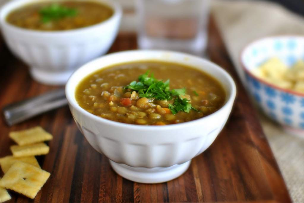 Người Brazil thường ăn bữa đầu tiên của năm mới với súp đậu lăng hoặc đậu lăng và cơm. 