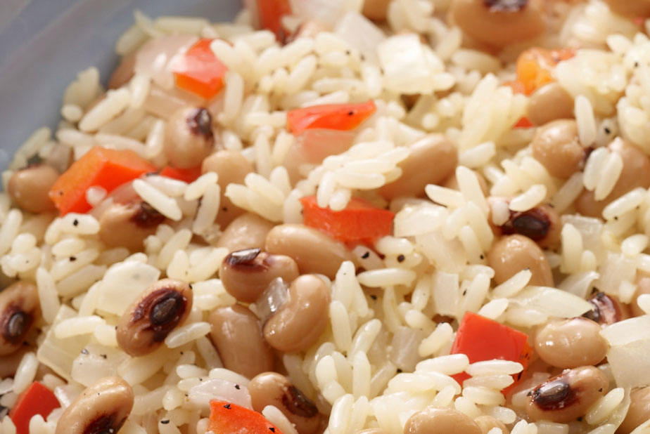 In the Southern United States, people often eat Hoppin' John made from black-eyed peas or cowpeas.