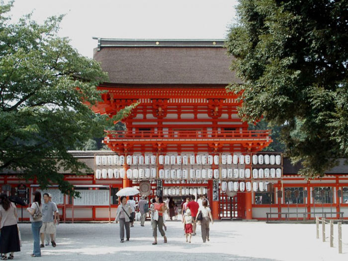 Kyoto nằm trên đảo Honshu - đảo lớn nhất Nhật Bản, có diện tích gần 228.000 km2.